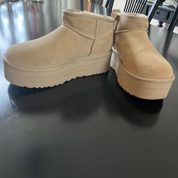 UGG womens classic mini platform boots - Picture 3 of 3
